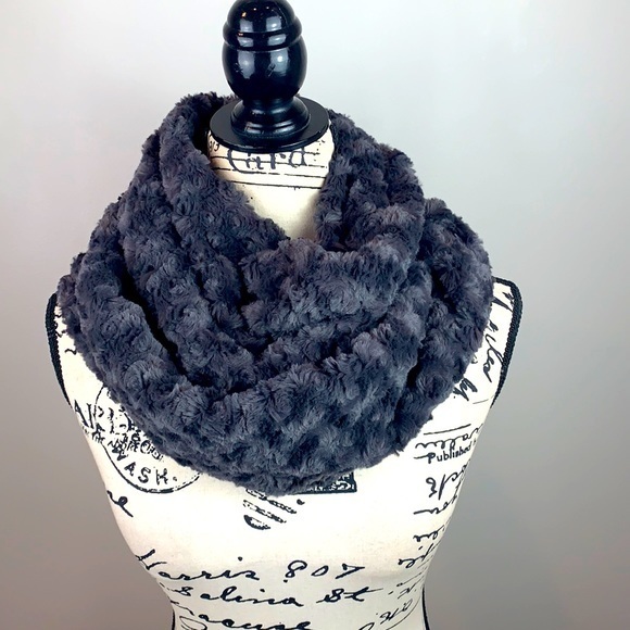 Loft Ultra Plush Rosette Infinity Scarf NWOT - Picture 1 of 5